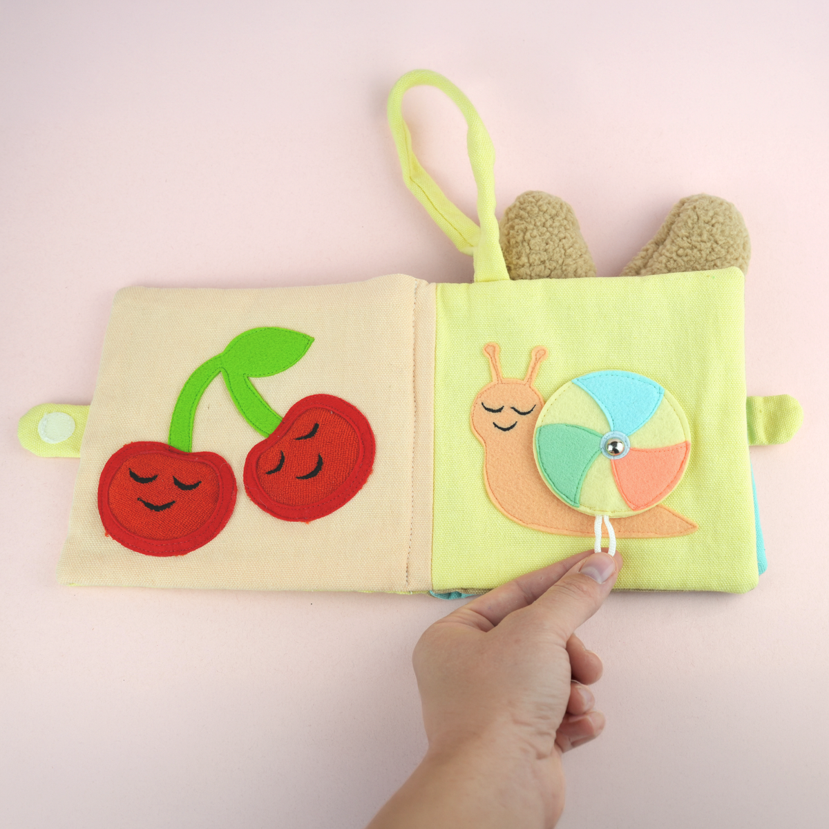 Fühlblüte – Buggybuch mit fünf Fühl-Oberflächen für Babys ab 6 Monaten