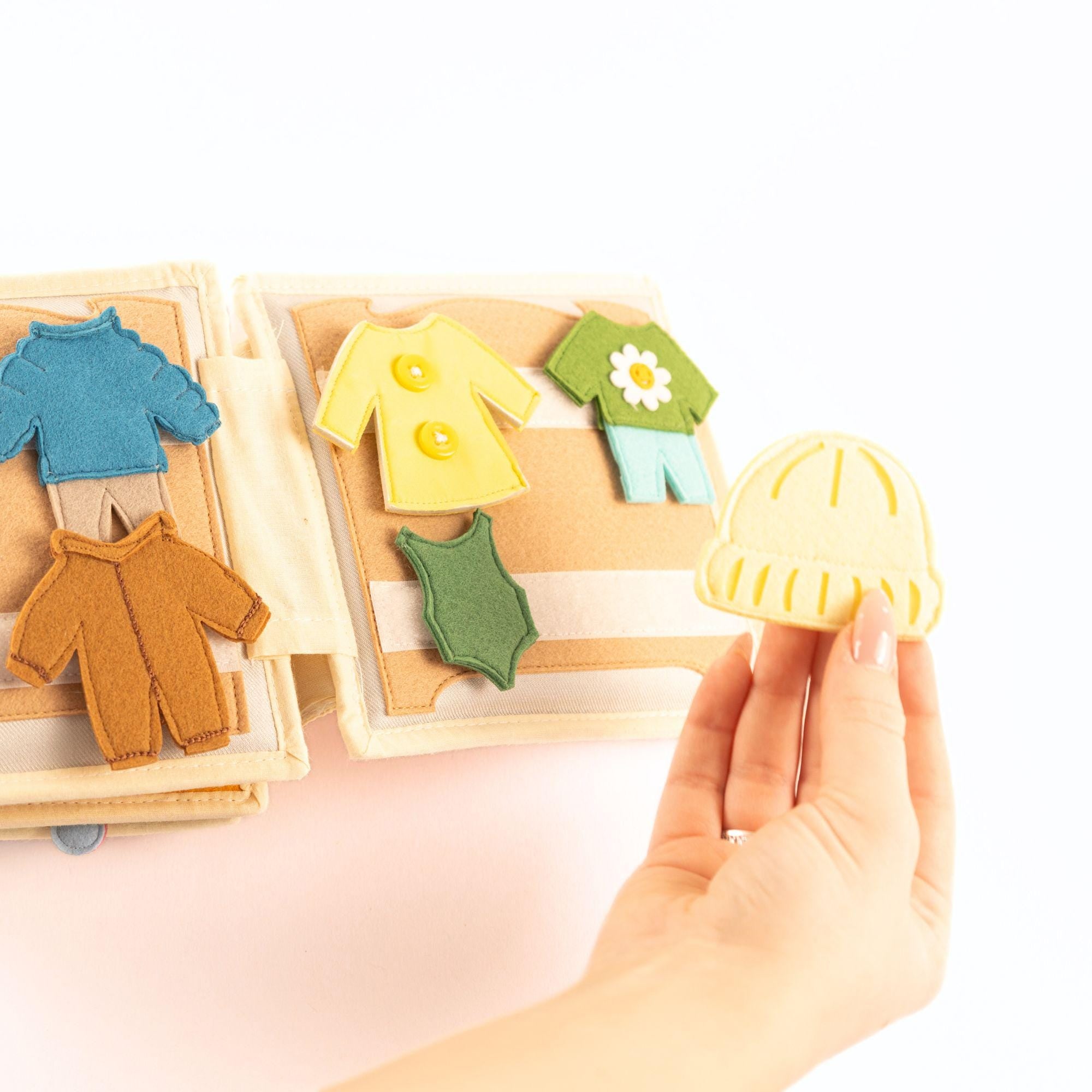 Mini Quiet Book Schneeflocke bis Sonnenschein  Stoffbuch zum Anziehen, Jahreszeiten lernen & Selbstständigkeit fördern